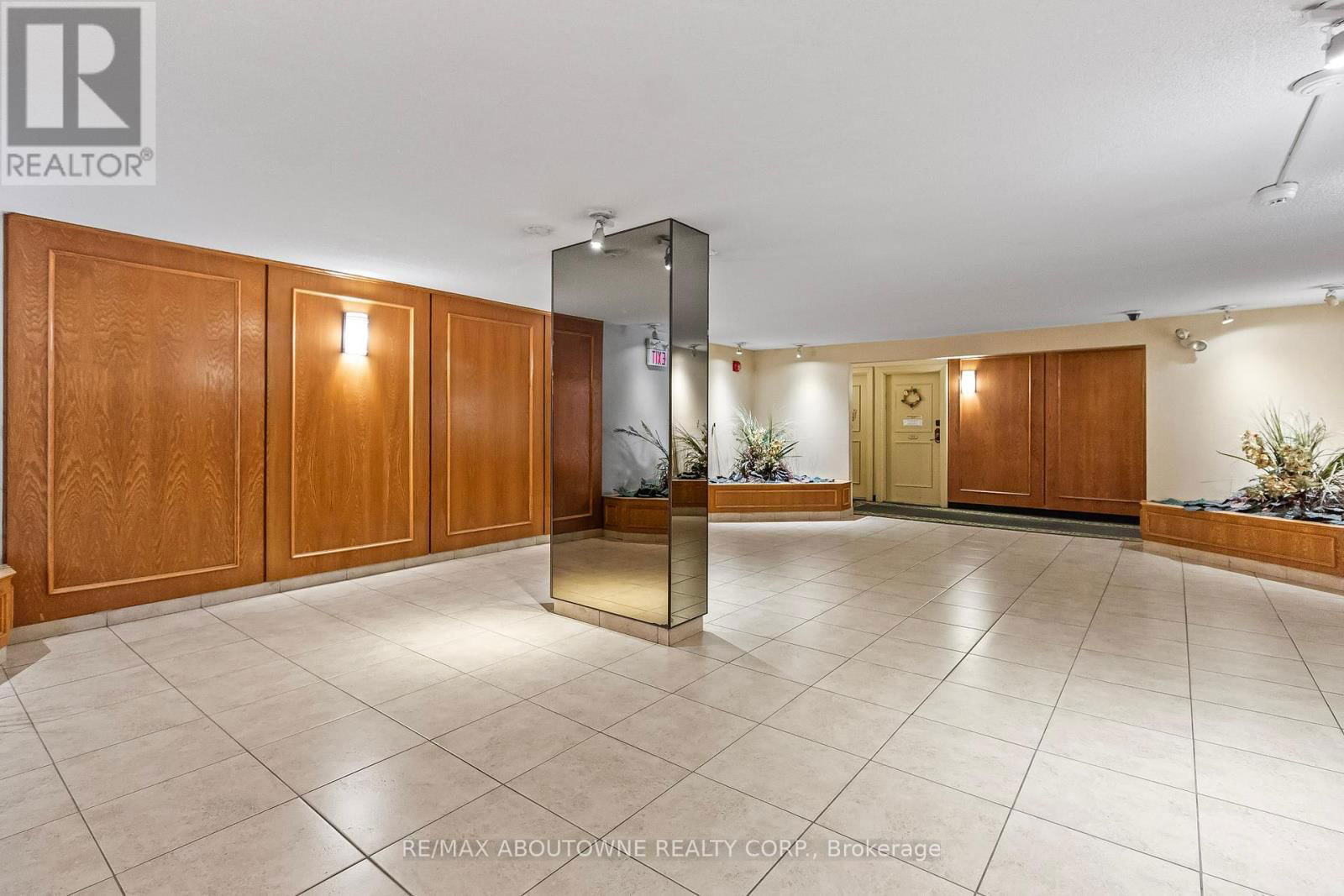 523 - 1300 MARLBOROUGH COURT Image 31