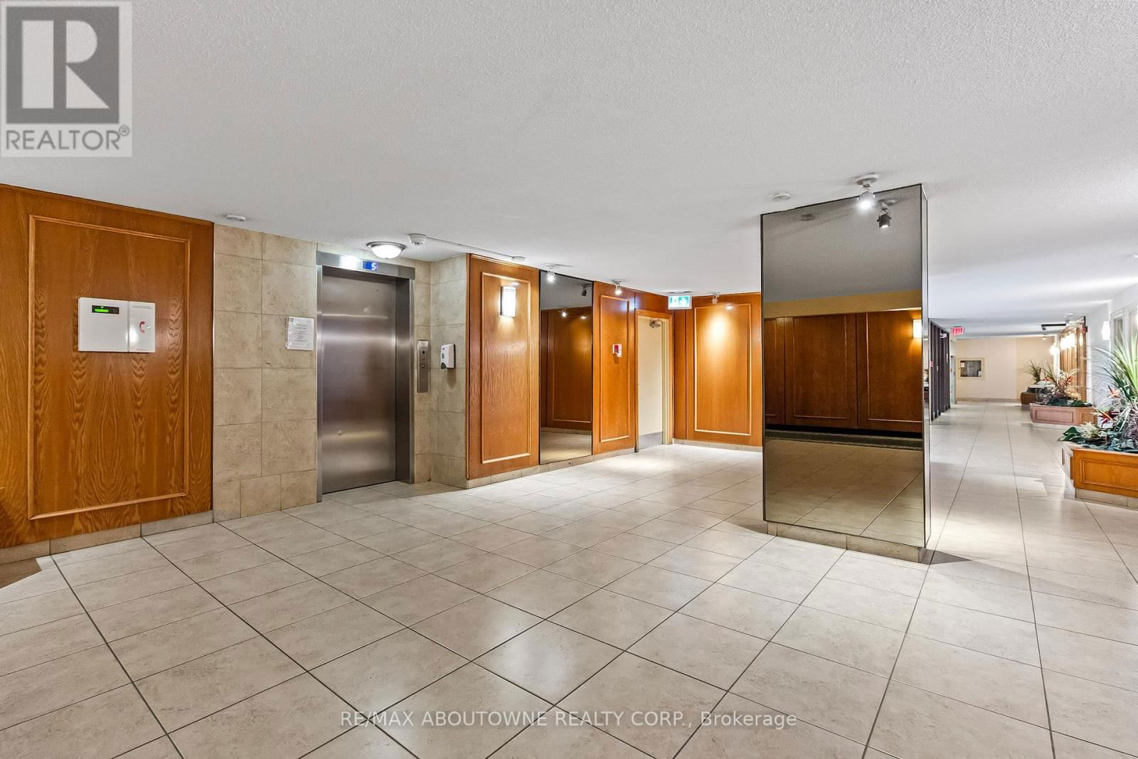 523 - 1300 MARLBOROUGH COURT Image 32
