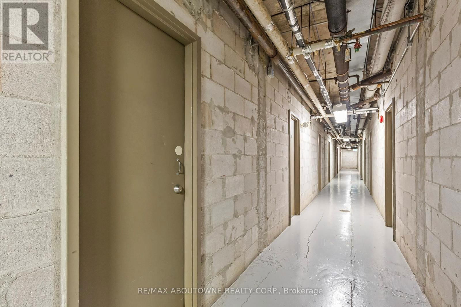523 - 1300 MARLBOROUGH COURT Image 35