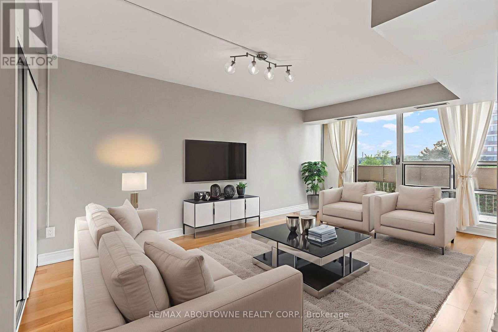 523 - 1300 MARLBOROUGH COURT Image 6