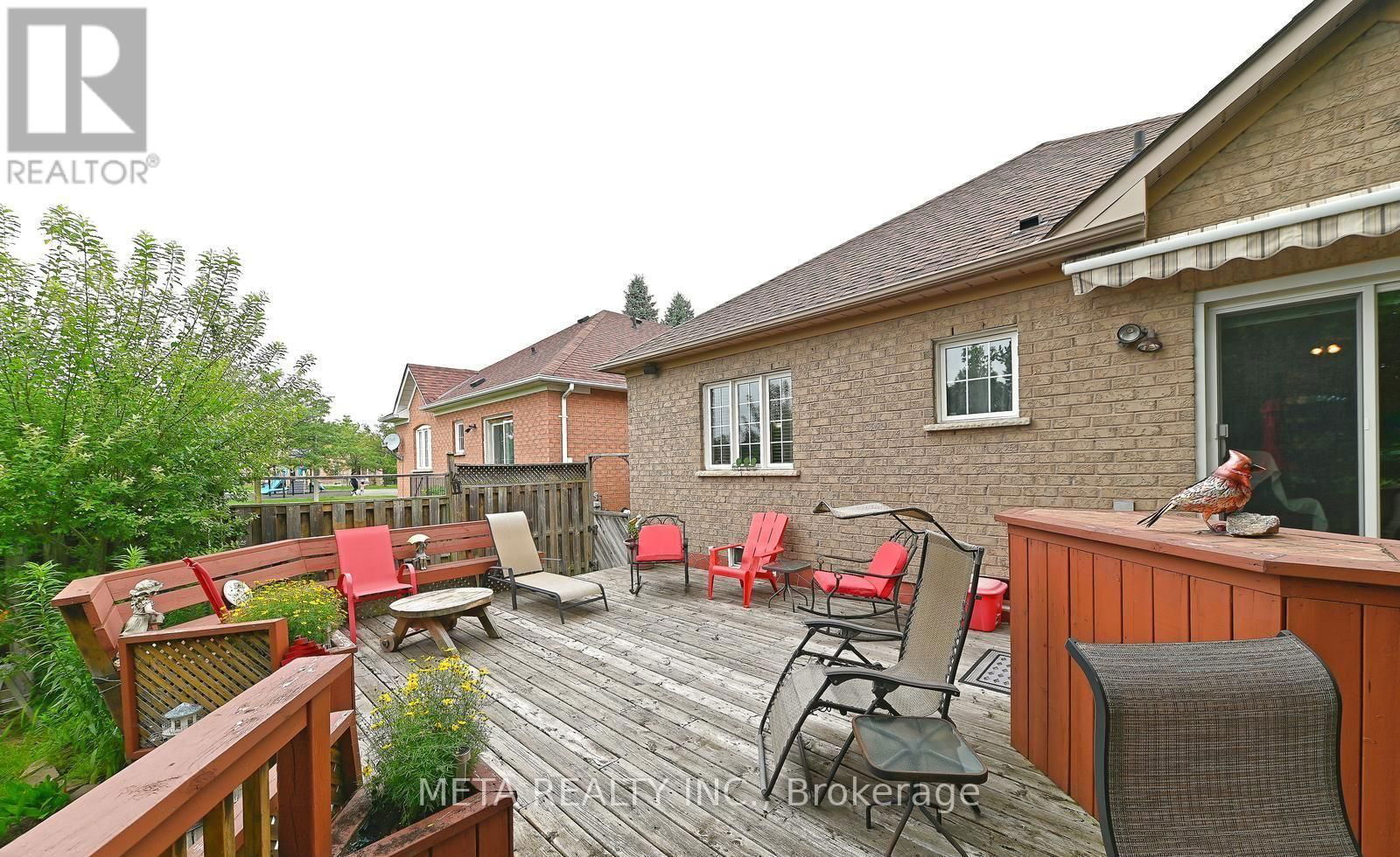 UPPER - 138 VAN SCOTT DRIVE NORTH Image 28