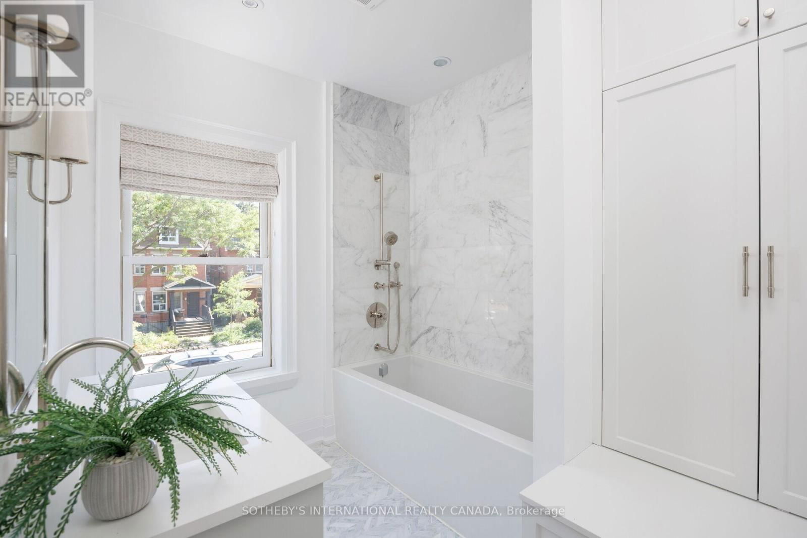 12 HEWITT AVENUE Image 25