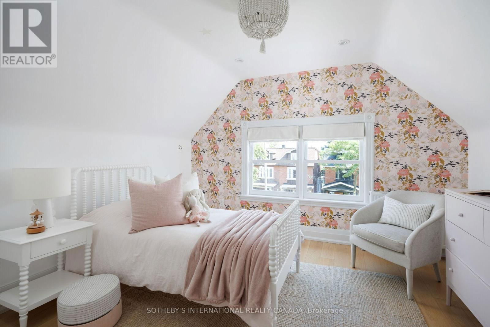 12 HEWITT AVENUE Image 27