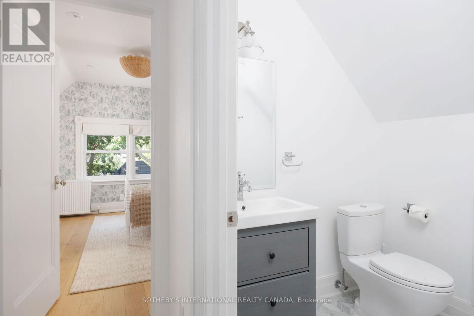 12 HEWITT AVENUE Image 29
