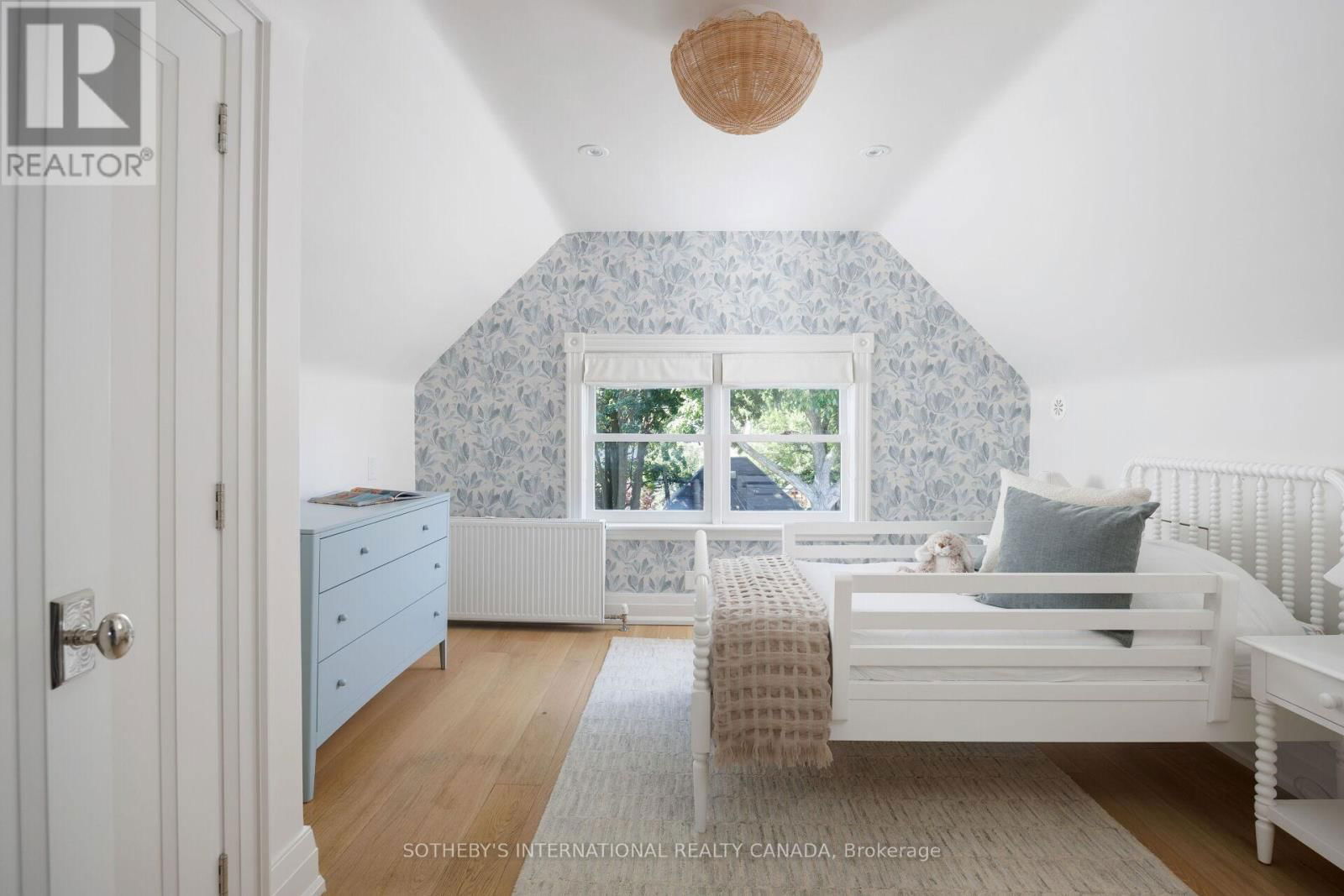 12 HEWITT AVENUE Image 30