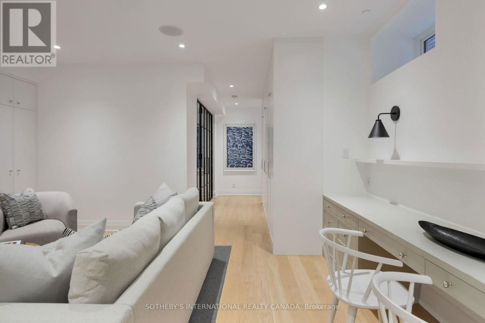 12 HEWITT AVENUE Image 35