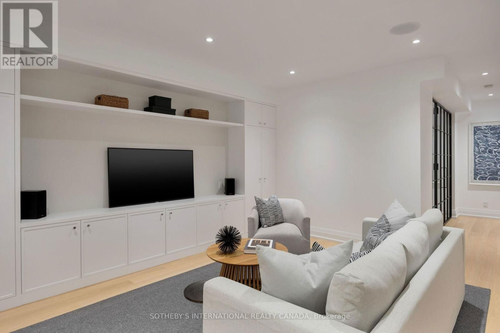 12 HEWITT AVENUE Image 36