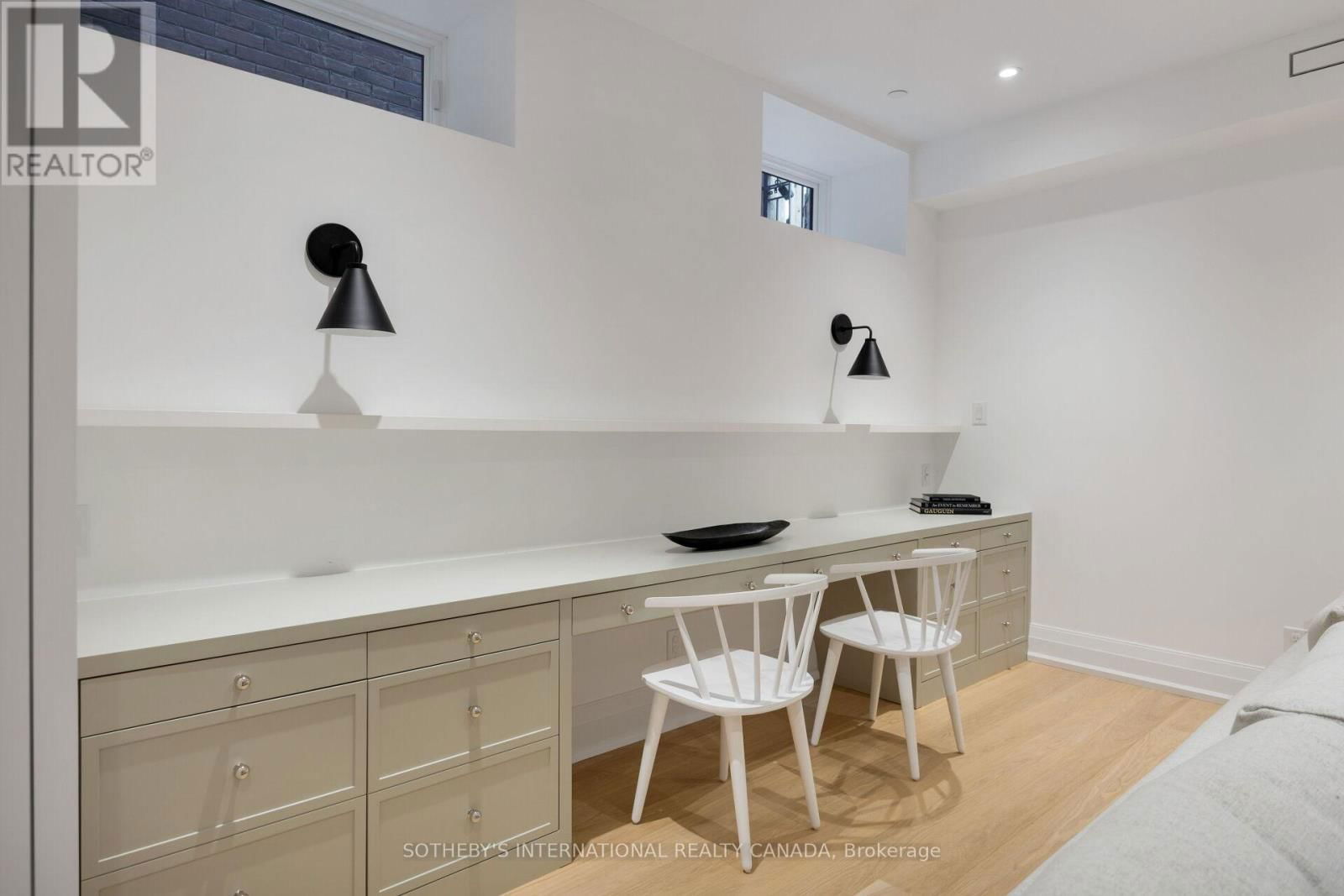 12 HEWITT AVENUE Image 38