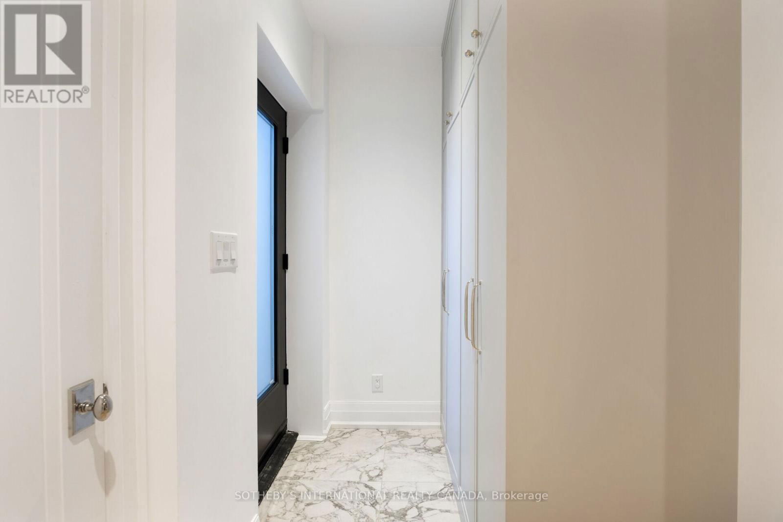 12 HEWITT AVENUE Image 44