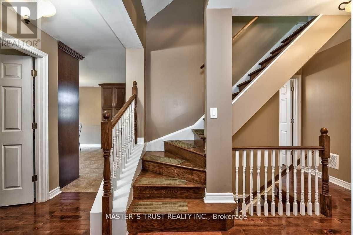 262 QUEEN MARY DRIVE Image 5