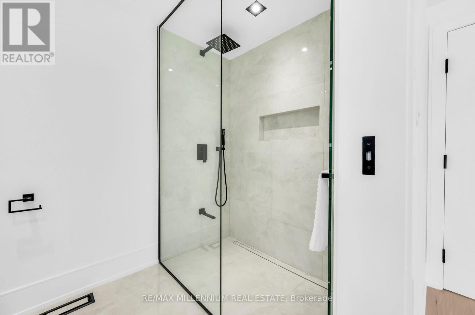 2893 FOLKWAY DRIVE Image 32