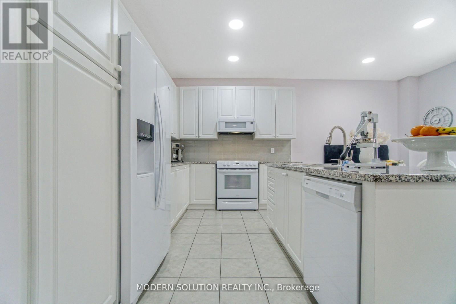 552 BESSBOROUGH DRIVE Image 11
