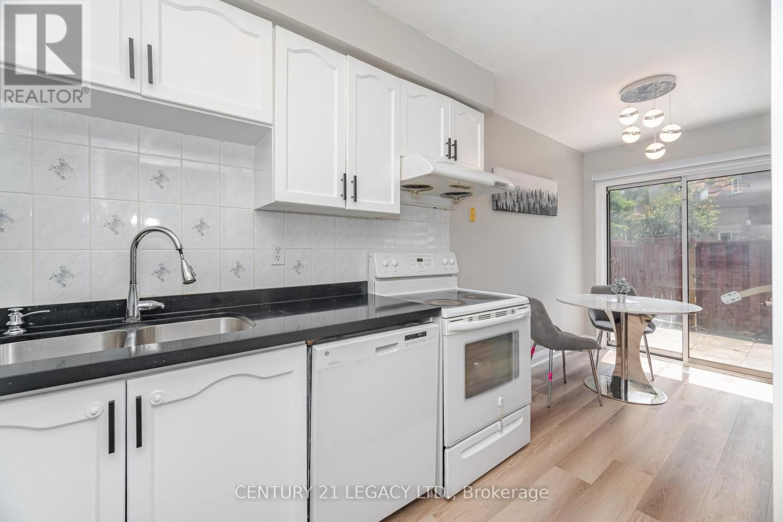 11 - 100 BRICKYARD WAY Image 12