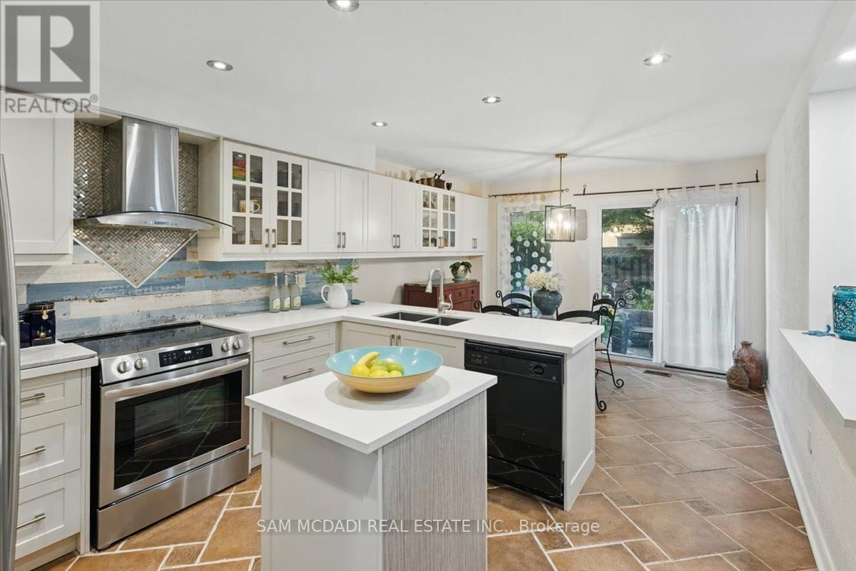6074 LEESIDE CRESCENT Image 11