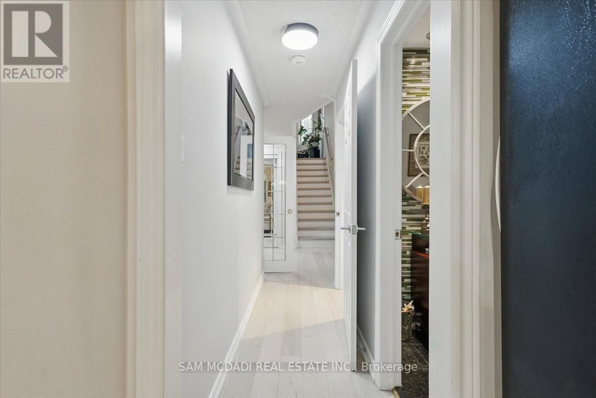 6074 LEESIDE CRESCENT Image 13