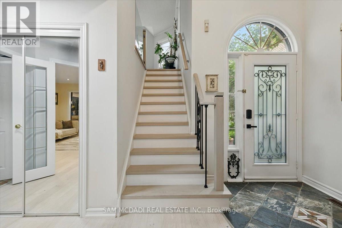 6074 LEESIDE CRESCENT Image 15