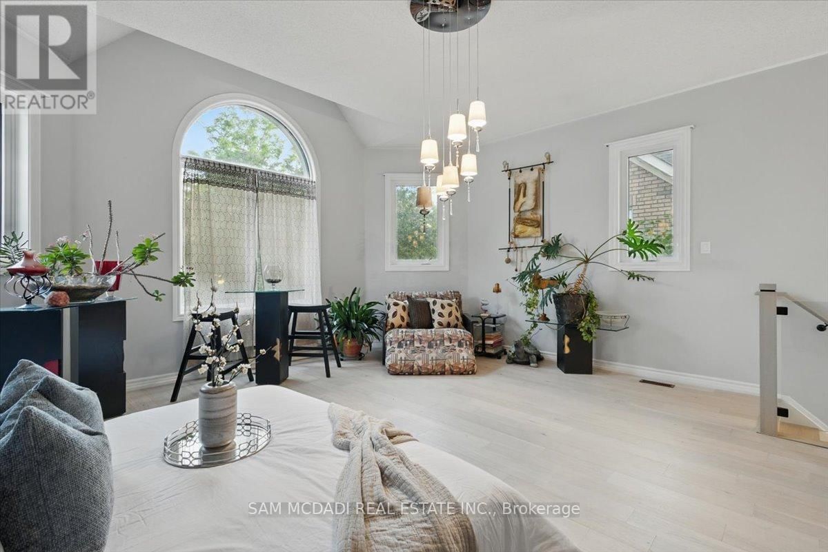 6074 LEESIDE CRESCENT Image 17