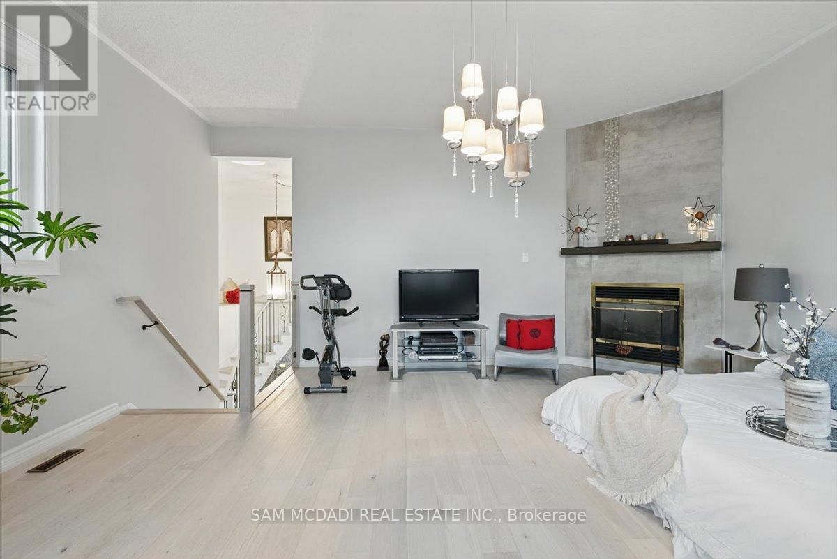 6074 LEESIDE CRESCENT Image 18