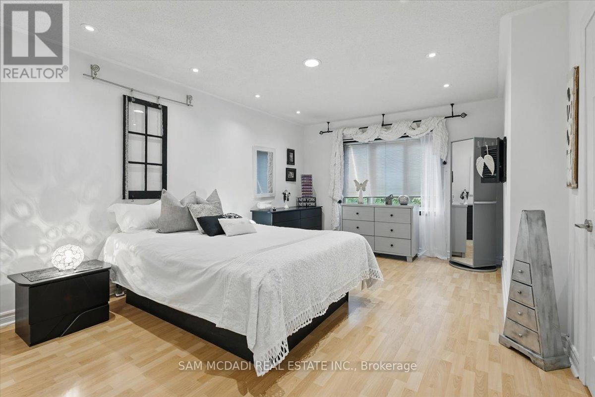 6074 LEESIDE CRESCENT Image 21