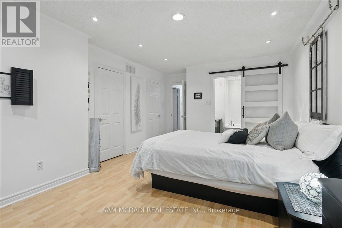6074 LEESIDE CRESCENT Image 22