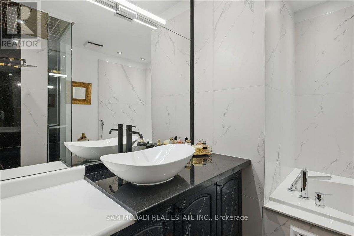 6074 LEESIDE CRESCENT Image 23