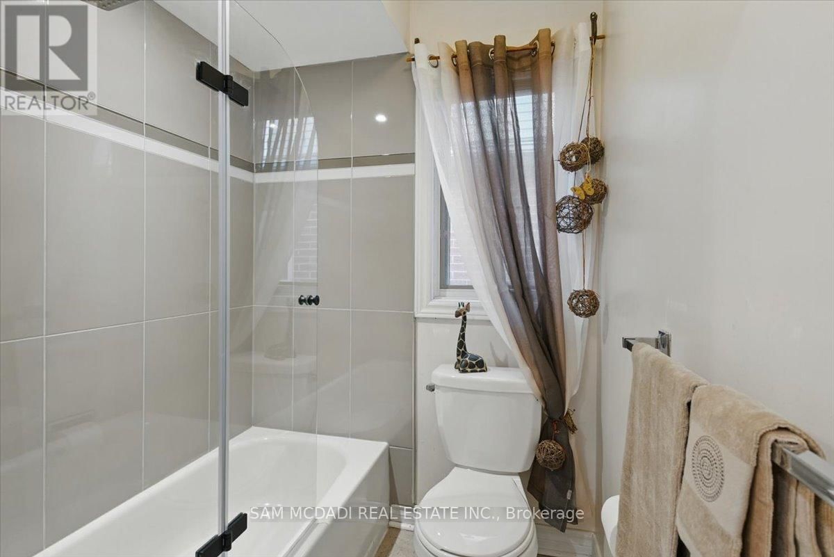 6074 LEESIDE CRESCENT Image 29