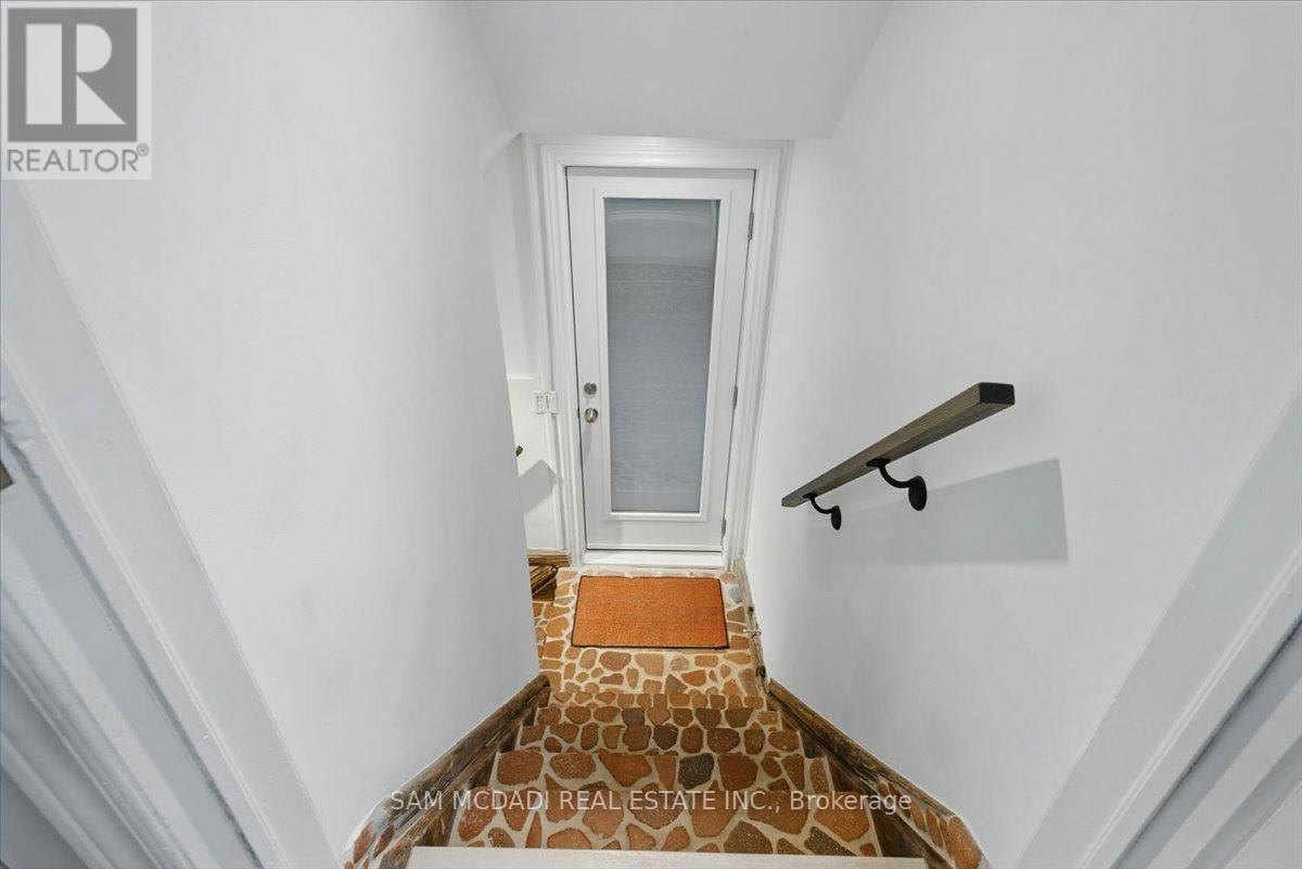 6074 LEESIDE CRESCENT Image 32