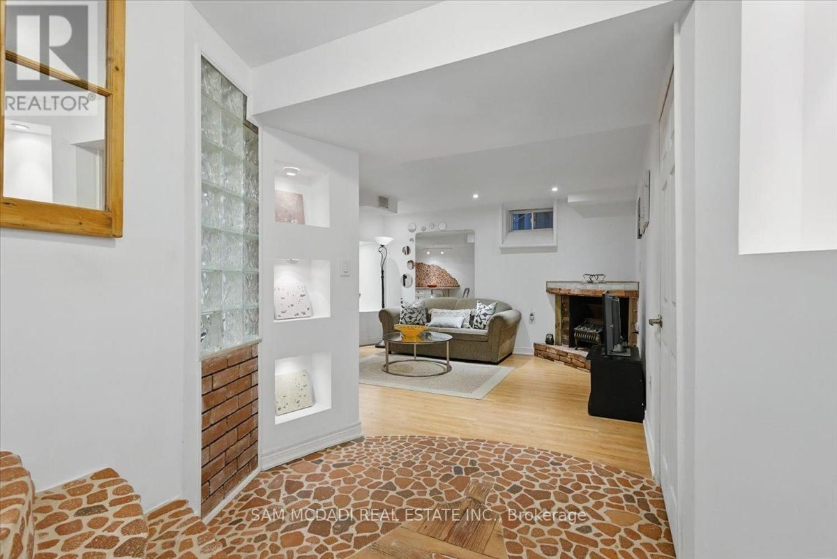 6074 LEESIDE CRESCENT Image 33