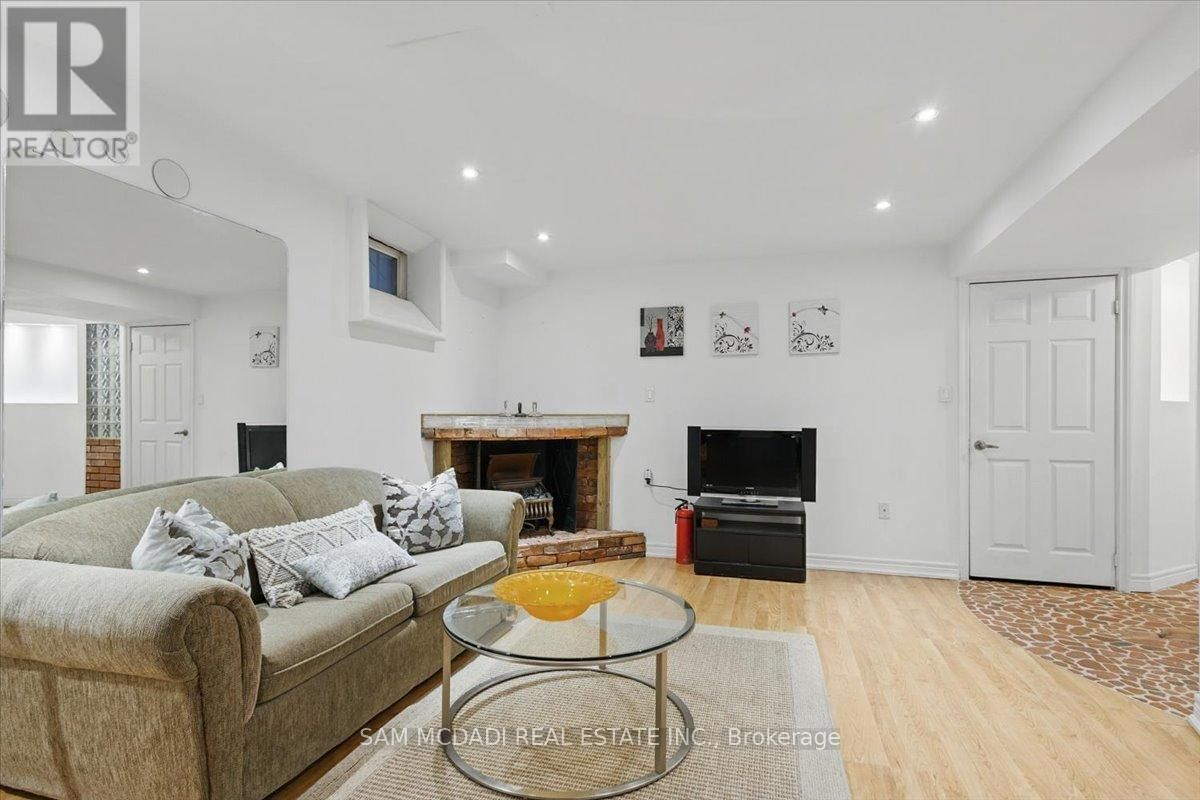 6074 LEESIDE CRESCENT Image 34