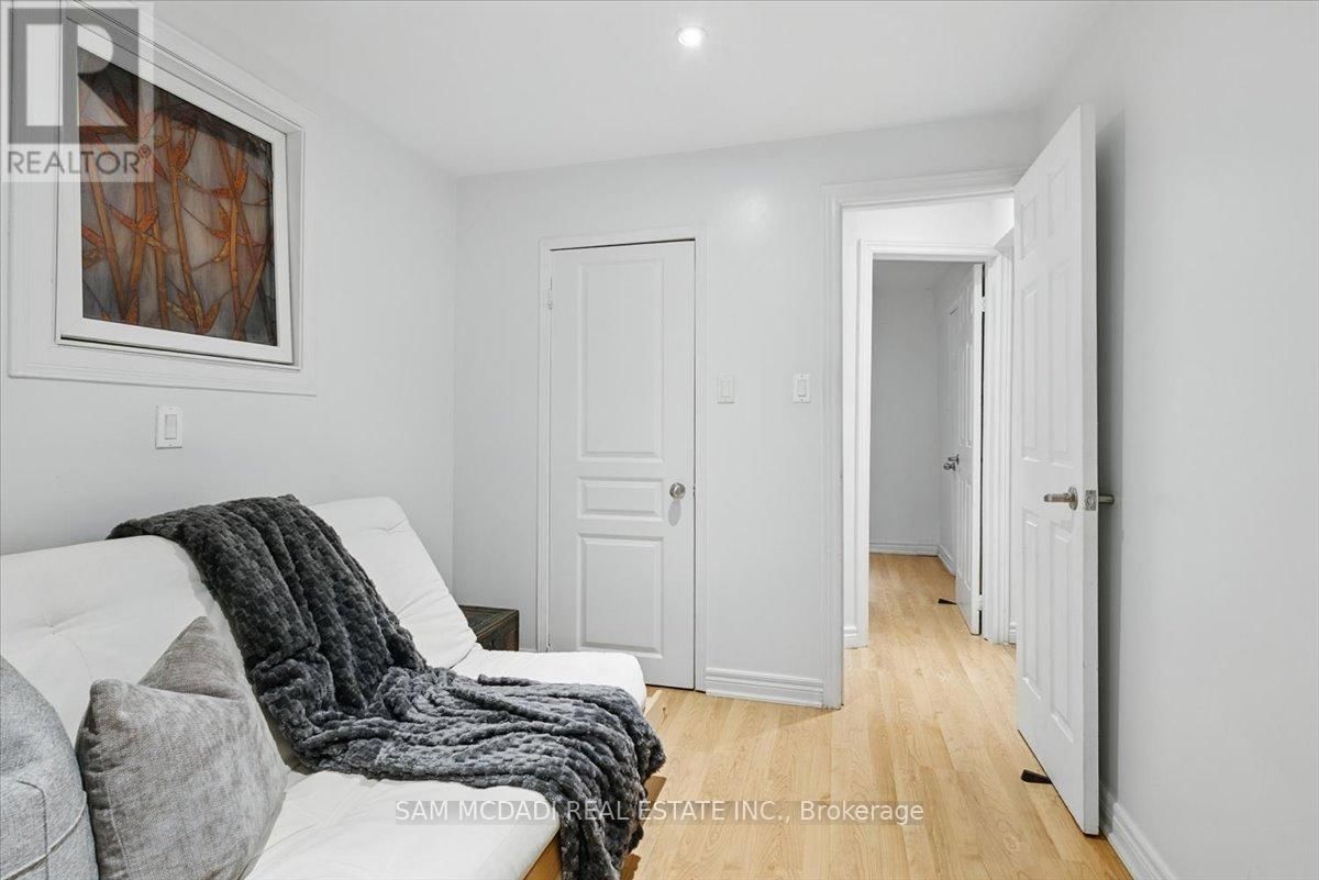 6074 LEESIDE CRESCENT Image 36