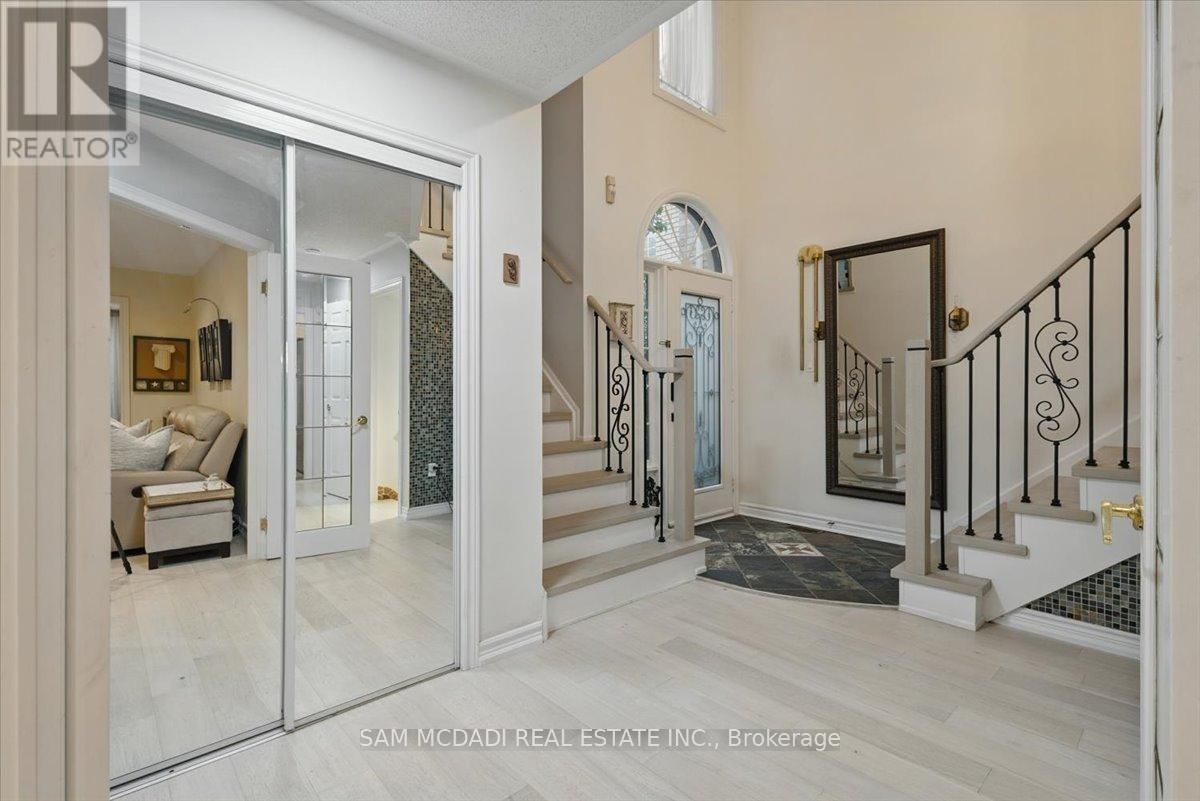 6074 LEESIDE CRESCENT Image 4