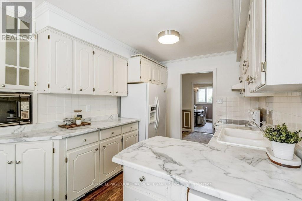 652 AUBURN CRESCENT Image 11