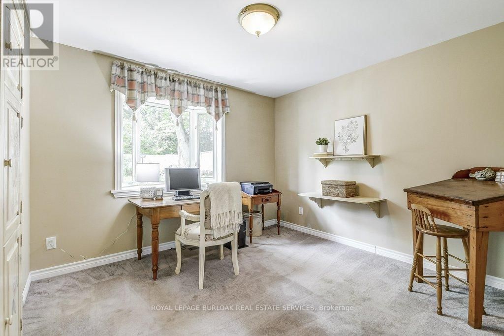652 AUBURN CRESCENT Image 18