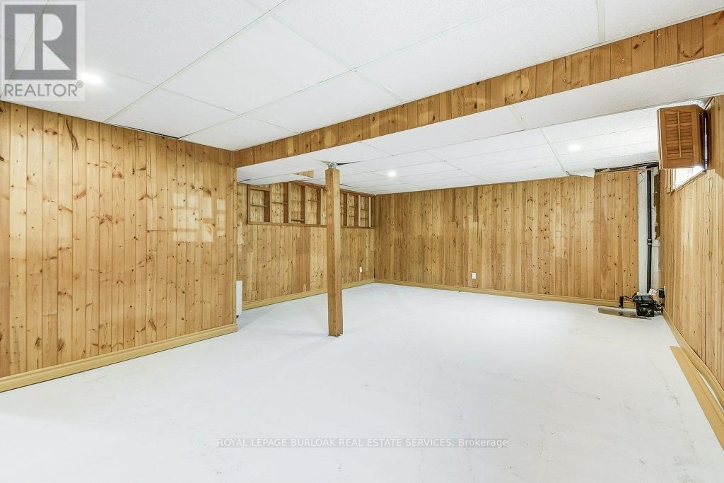 652 AUBURN CRESCENT Image 22