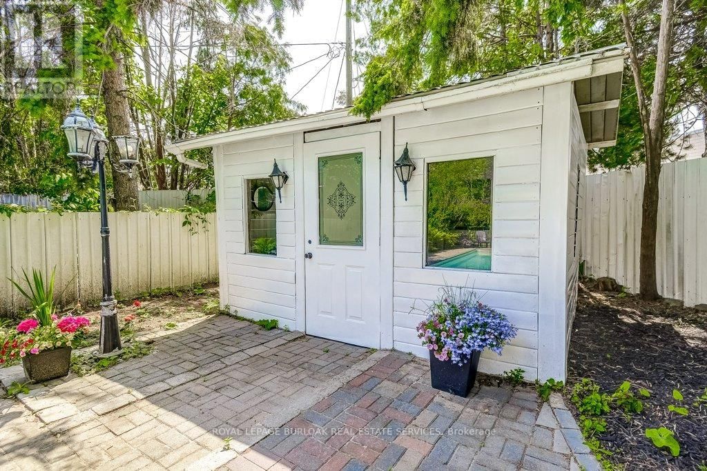 652 AUBURN CRESCENT Image 24