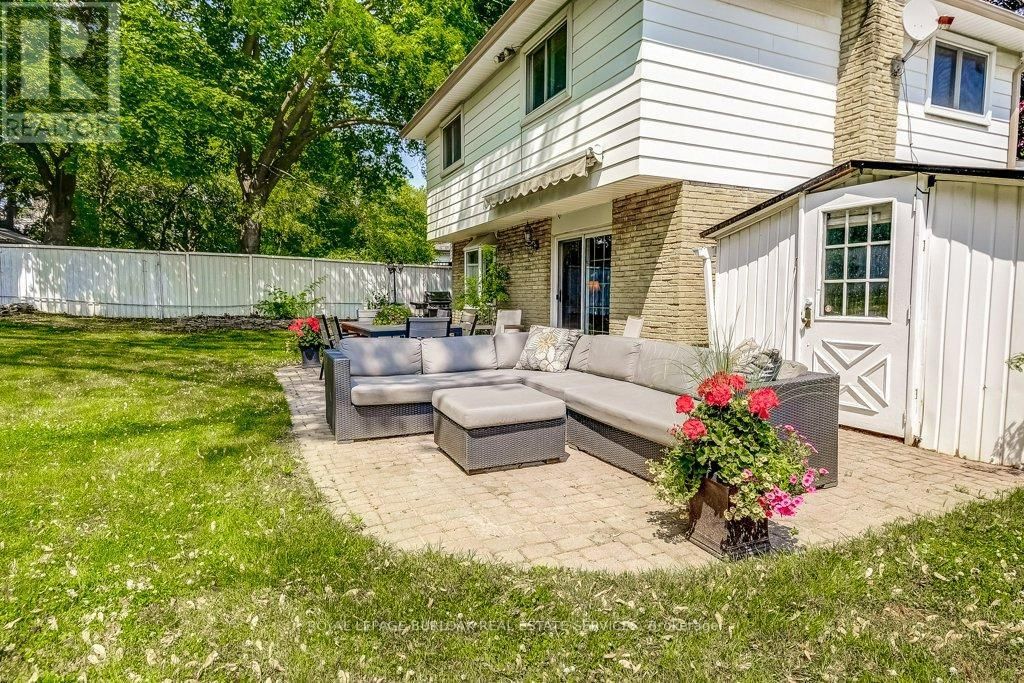 652 AUBURN CRESCENT Image 28