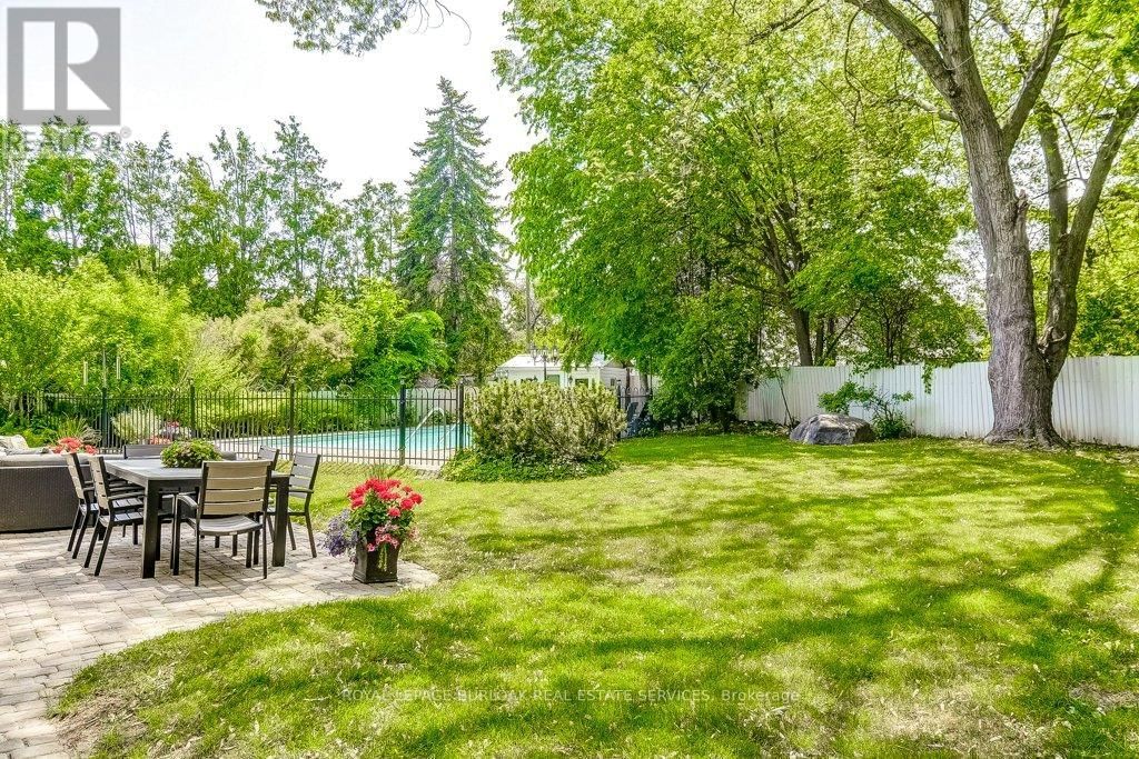 652 AUBURN CRESCENT Image 30