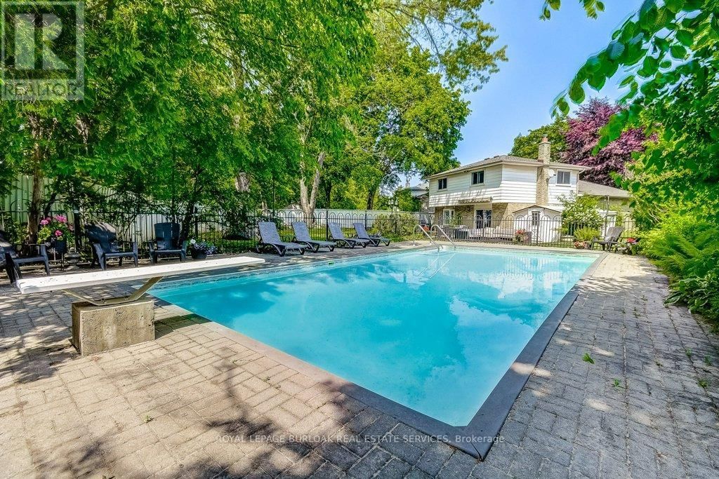 652 AUBURN CRESCENT Image 33