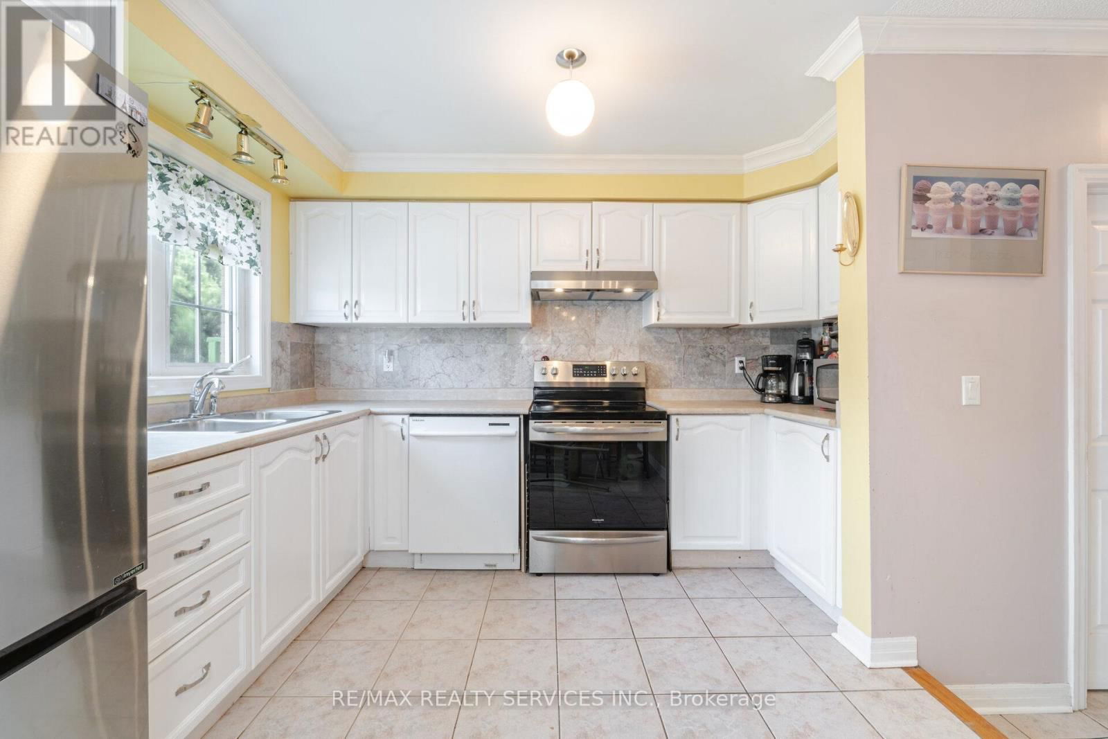 18 SHERBO CRESCENT Image 21