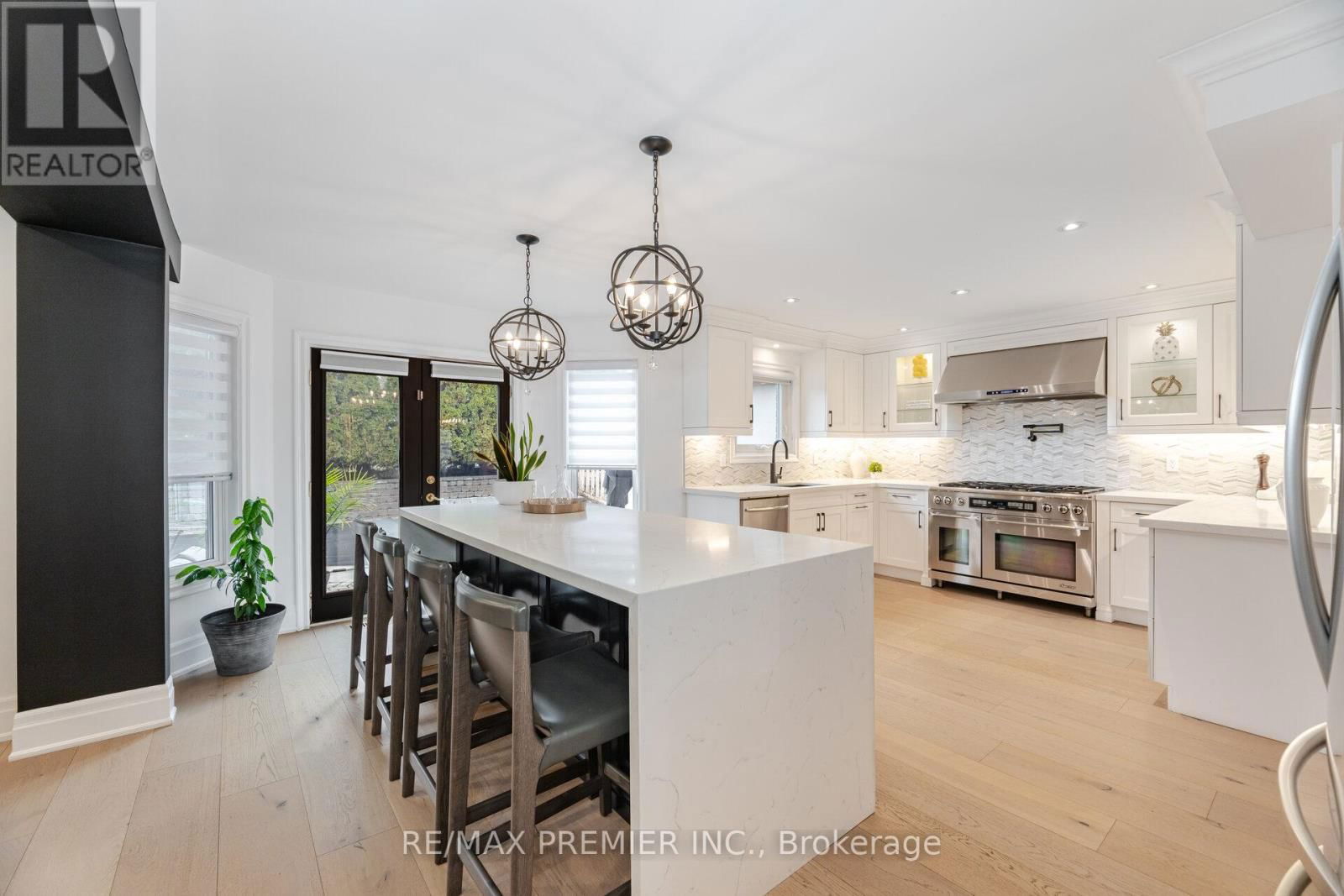 28 STRAWBERRY HILL COURT Image 11