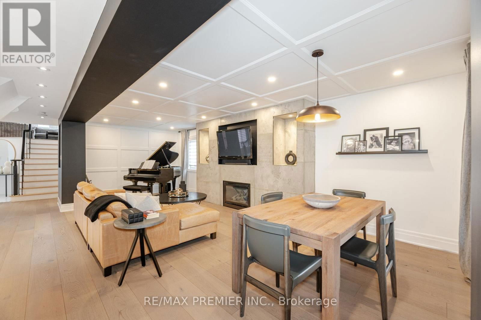 28 STRAWBERRY HILL COURT Image 12