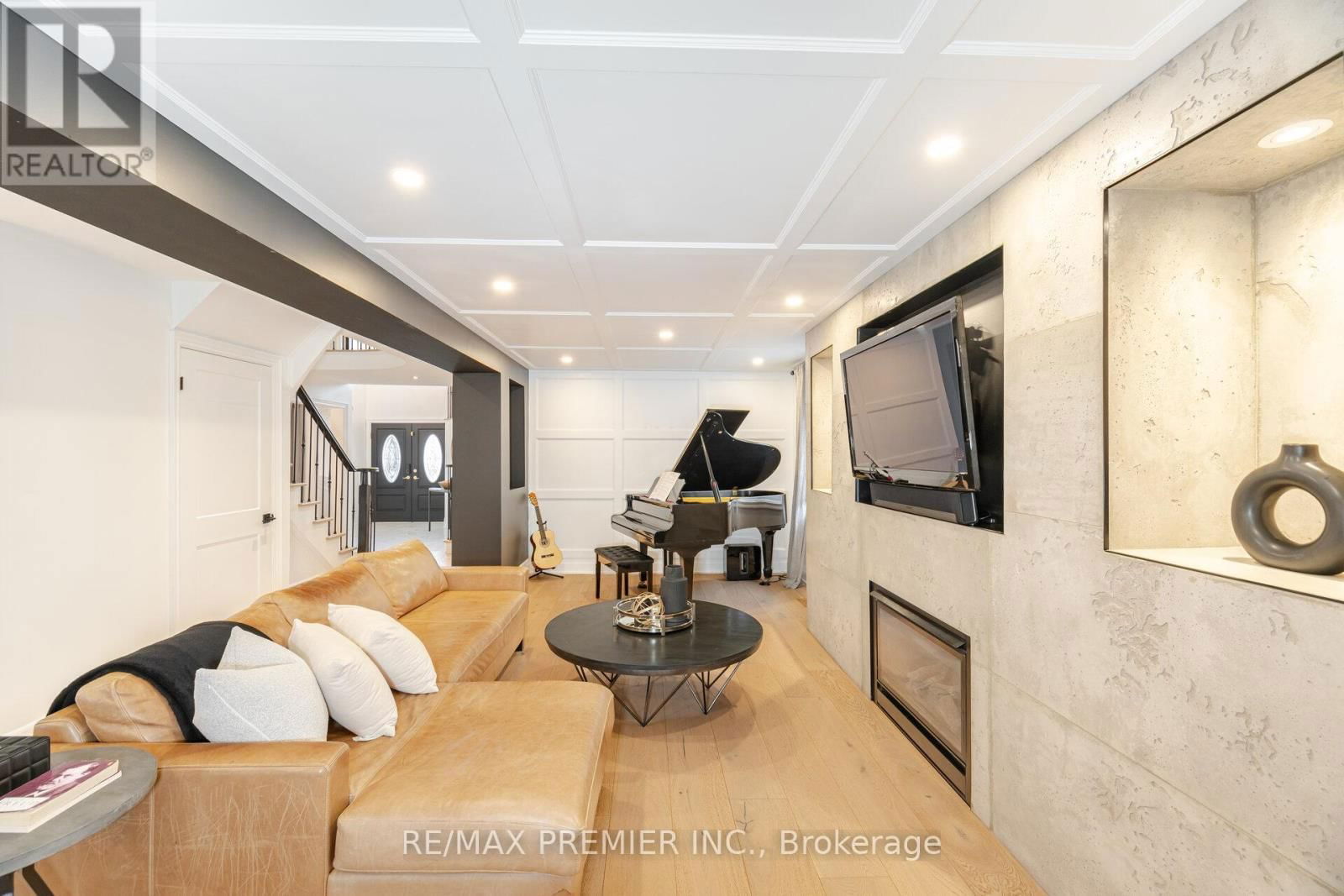 28 STRAWBERRY HILL COURT Image 13