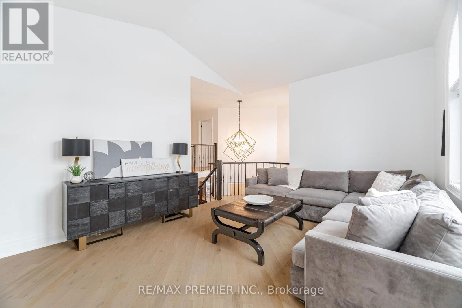 28 STRAWBERRY HILL COURT Image 15