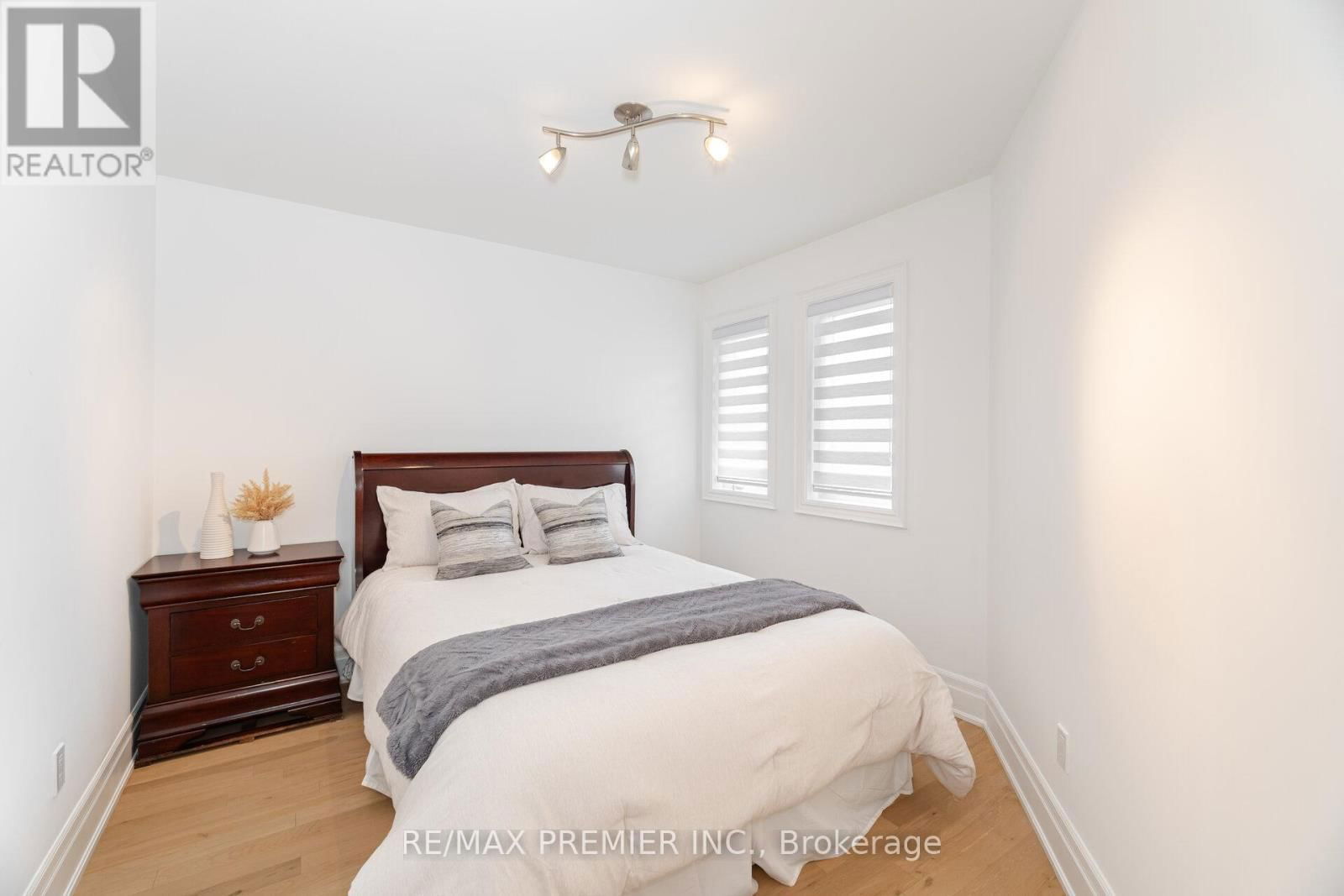 28 STRAWBERRY HILL COURT Image 25
