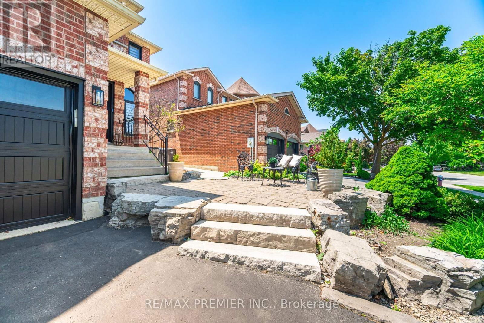 28 STRAWBERRY HILL COURT Image 4
