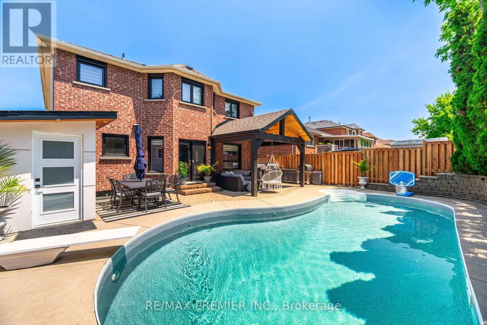 28 STRAWBERRY HILL COURT Image 44