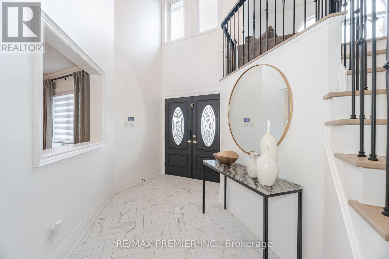 28 STRAWBERRY HILL COURT Image 6
