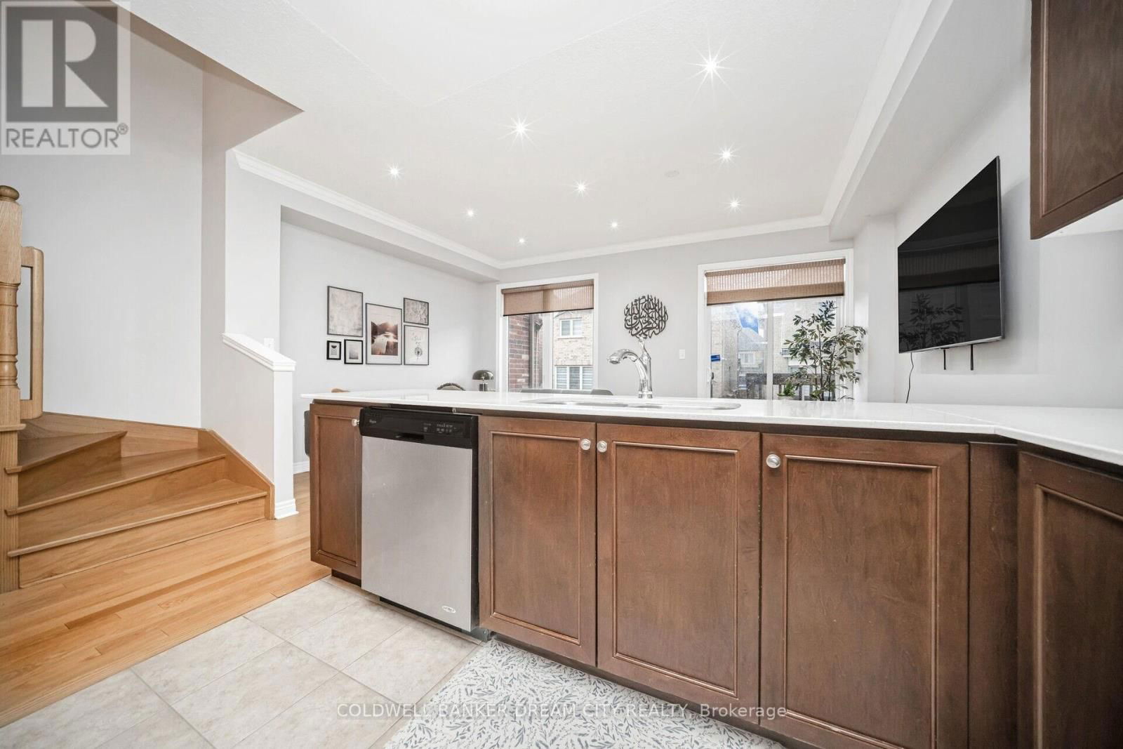 14 IVOR CRESCENT Image 11