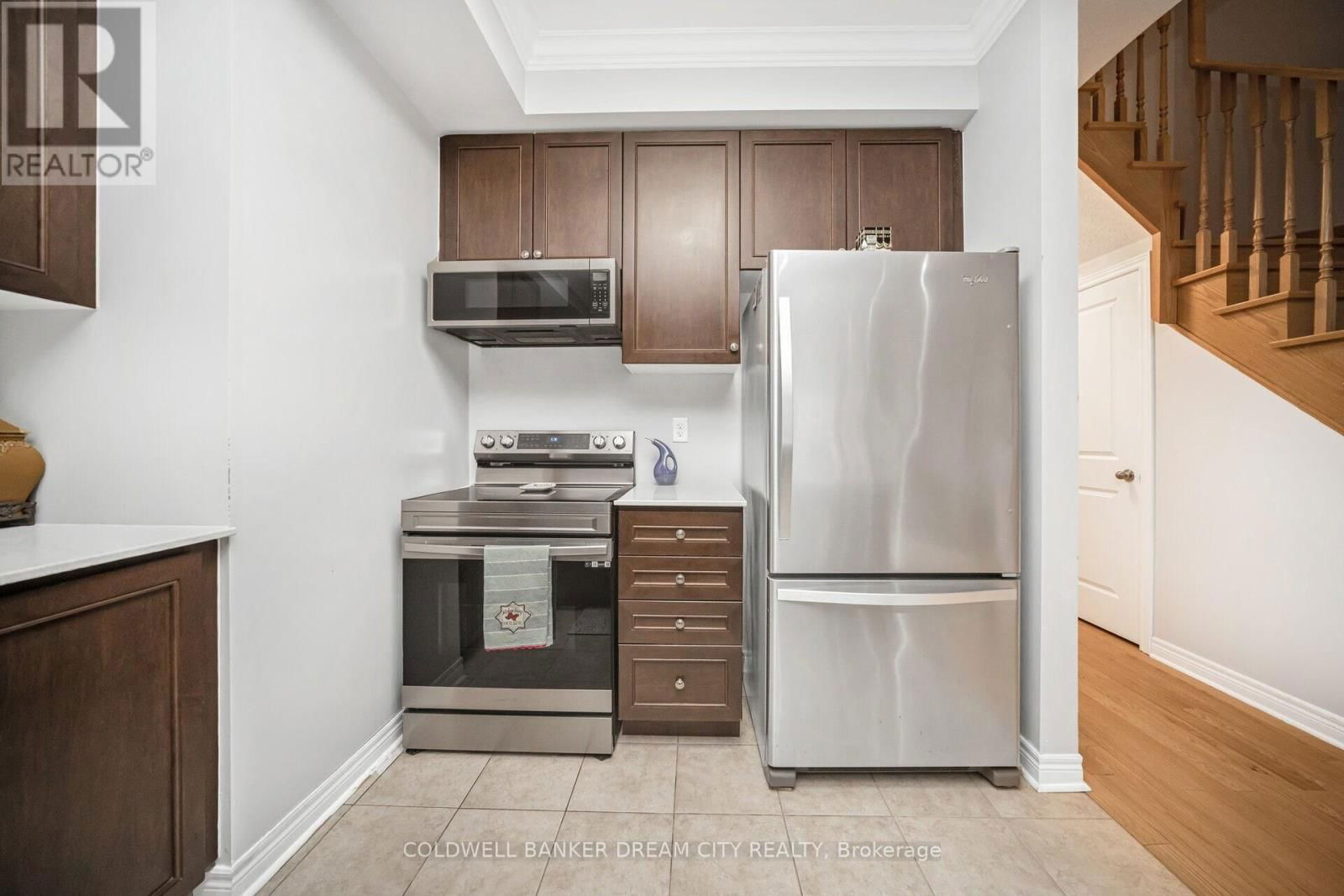 14 IVOR CRESCENT Image 13