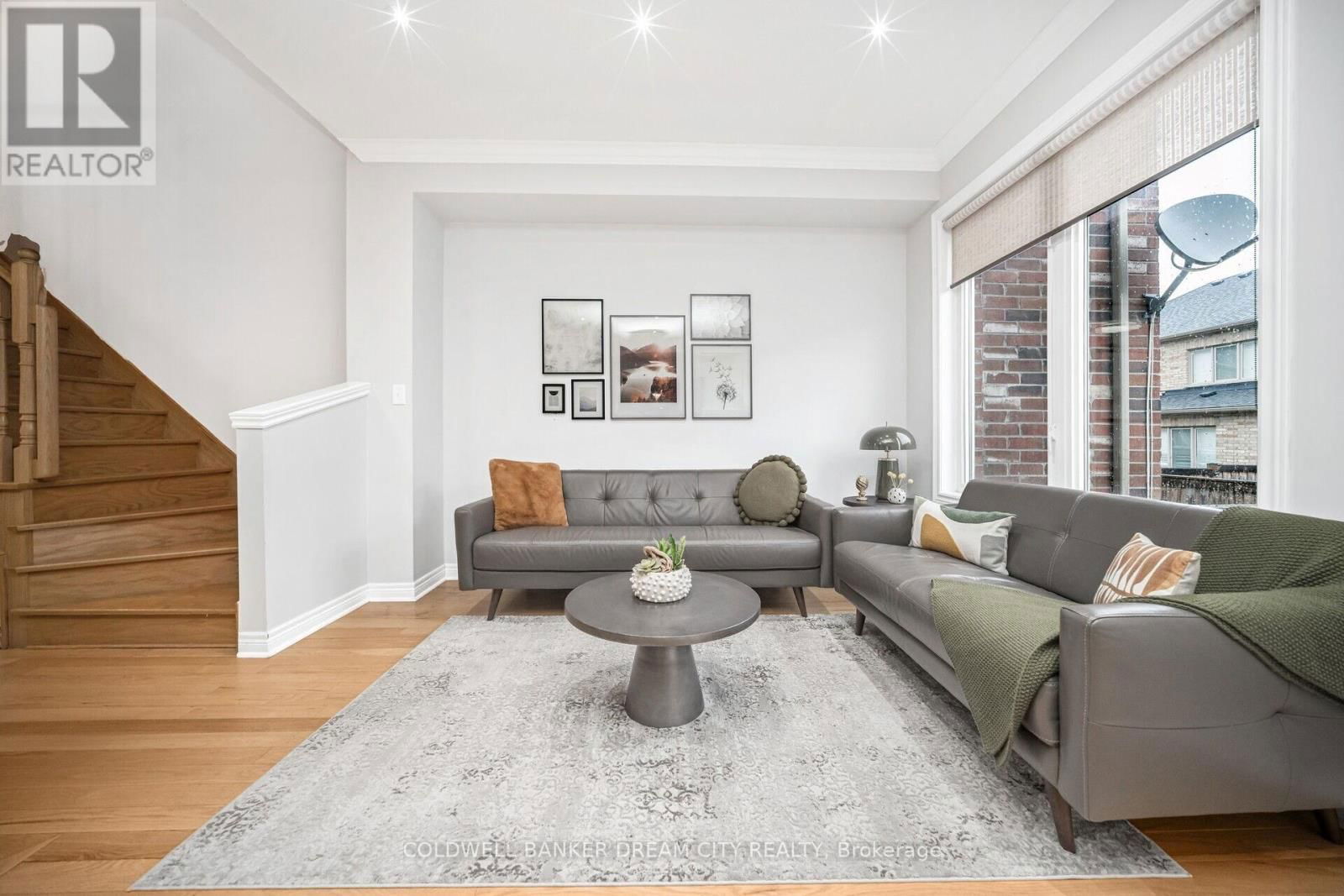 14 IVOR CRESCENT Image 18